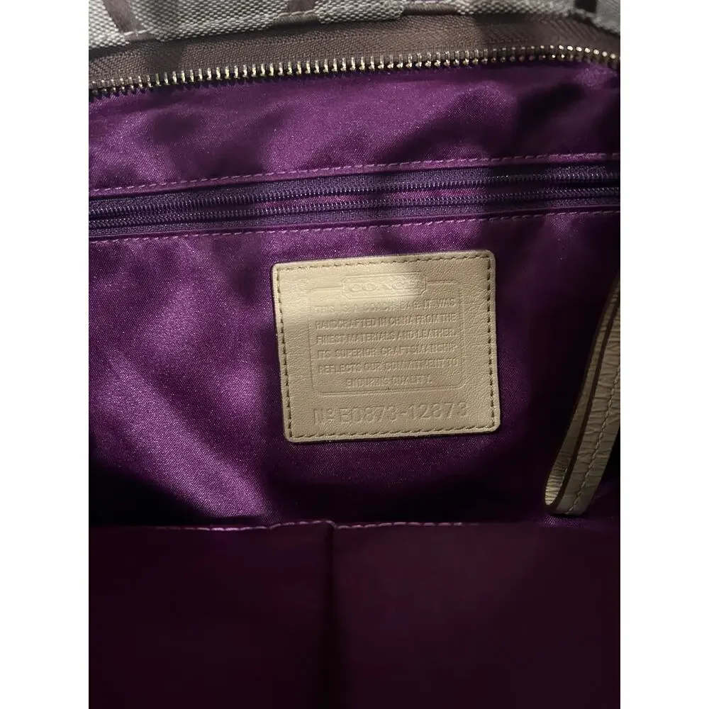 Coach Carly Hobo Beige Signature Canvas and Leather shoulder bag - Picture 7 of 10